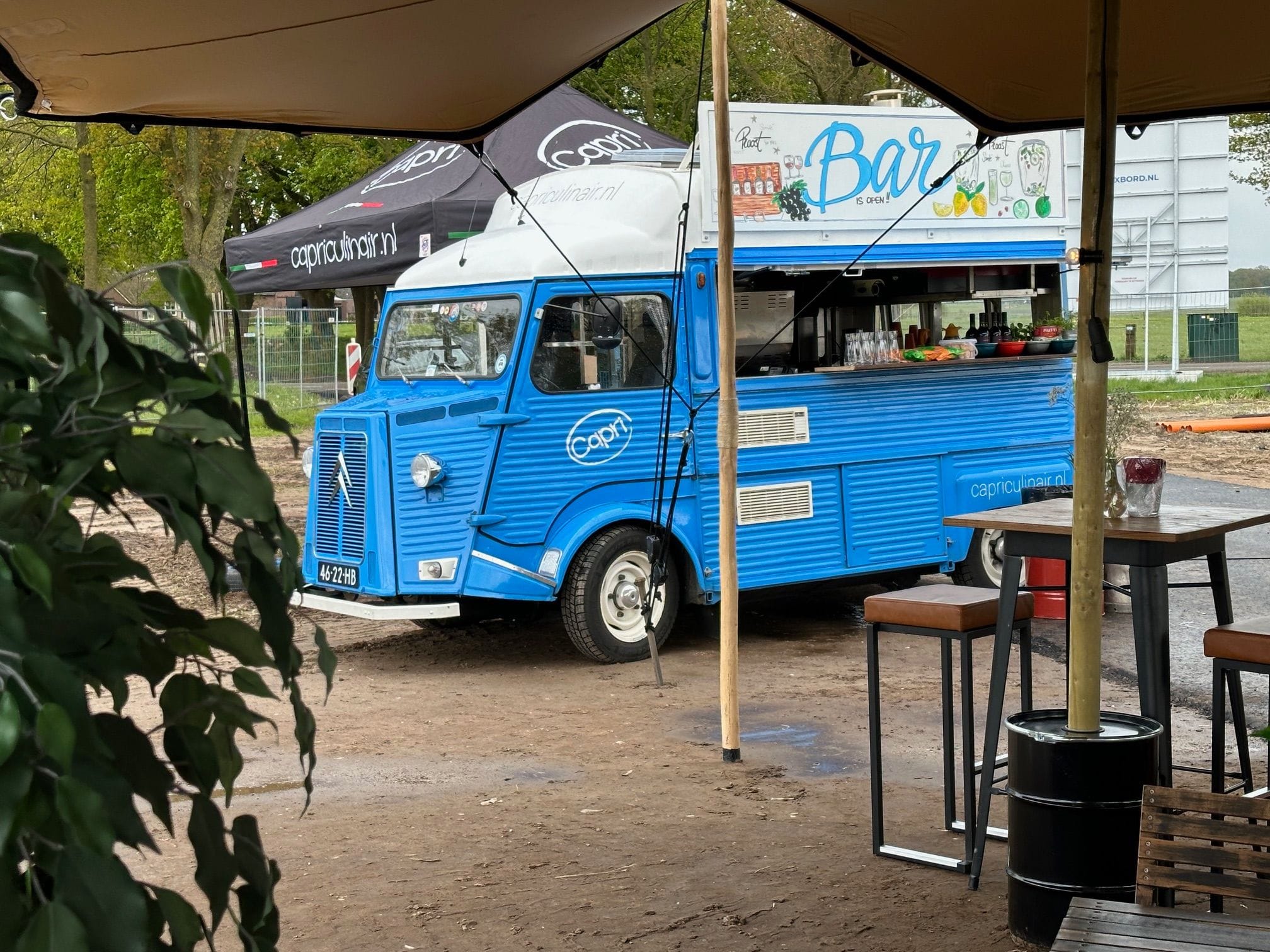 Professionele mobiele bar en drankencatering van Capri Culinair op een zakelijk evenement.